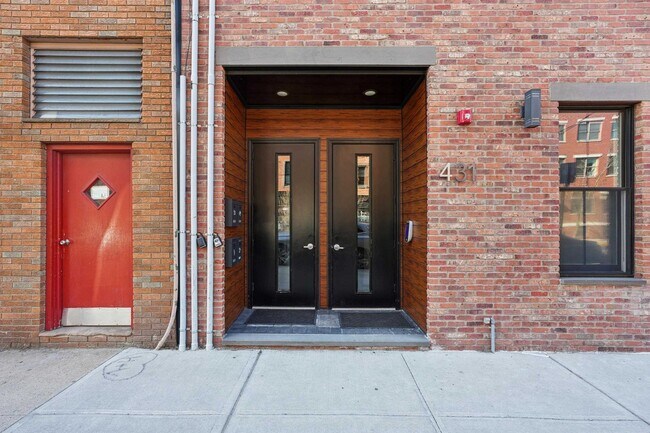 Building Photo - 431 Palisade Ave