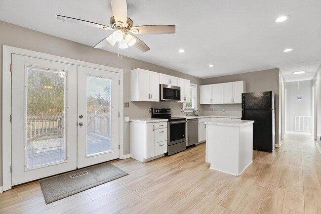 Building Photo - Pet Friendly Rental with no carpet!
