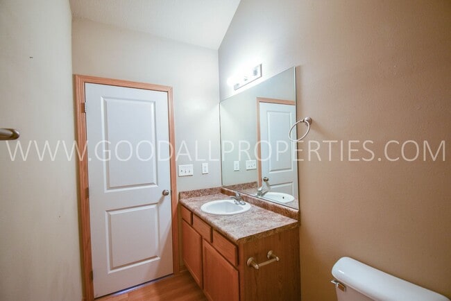 Building Photo - End Unit Townhome | Waukee Schools | Main-Floor Primary Suite