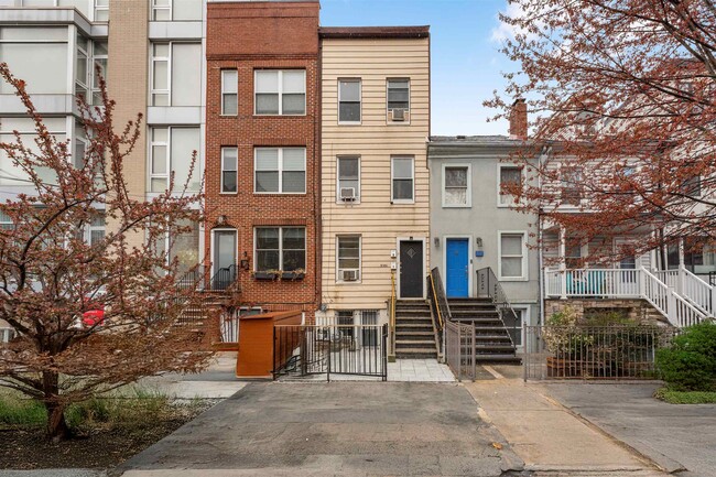 Building Photo - 325.5 4th St