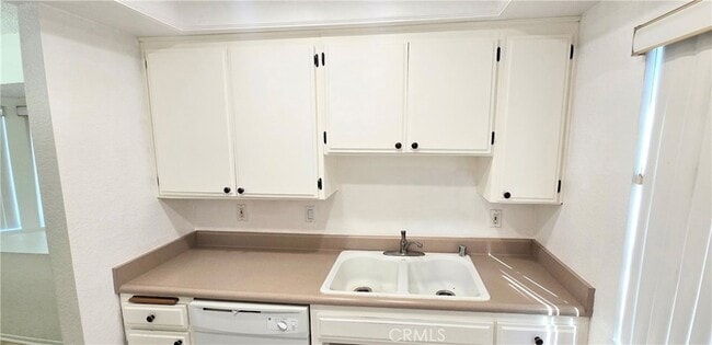 Building Photo - 630 W Dryden St