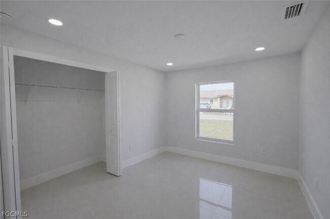 Building Photo - 4529-4531-4529 18th St SW