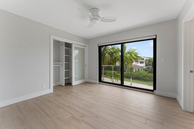 Building Photo - 1121 Bel Air Dr