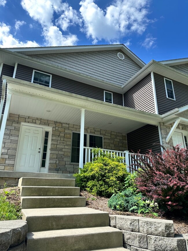 Building Photo - 1759 W Victoria Ln