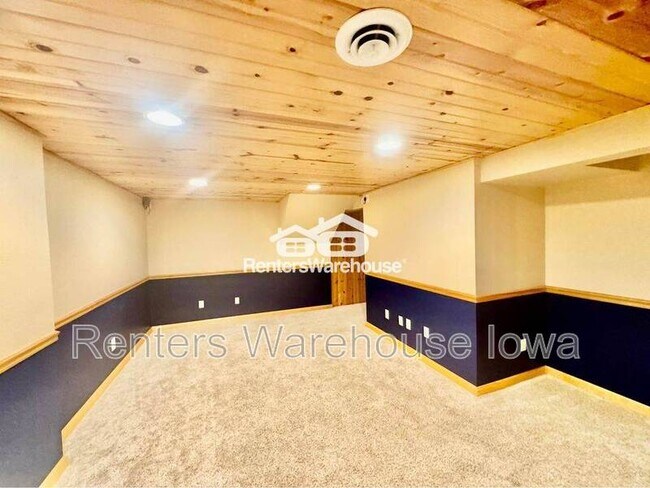 Building Photo - 275 Christopher Ave