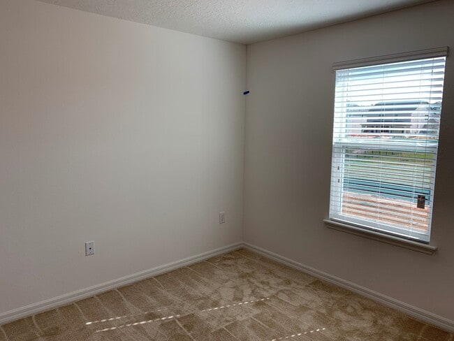 Building Photo - Spacious 4 Bedroom House - Oakland Trails