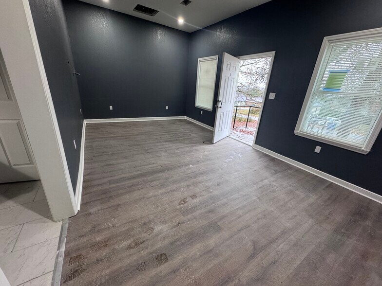 Building Photo - 1519 W 46th St