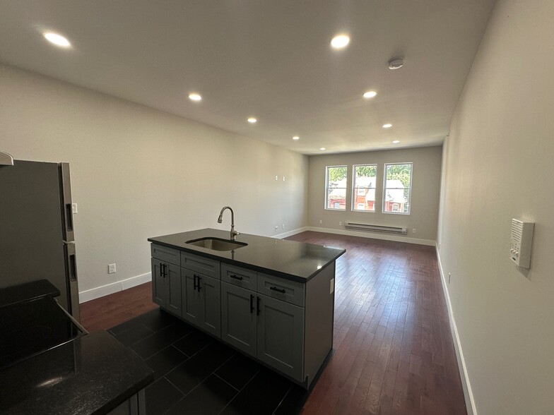 Primary Photo - 1806 W Ontario St