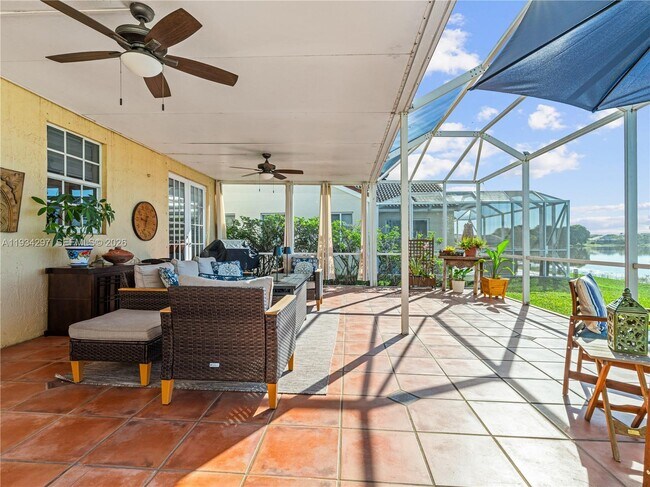 Building Photo - 1433 Presidio Dr