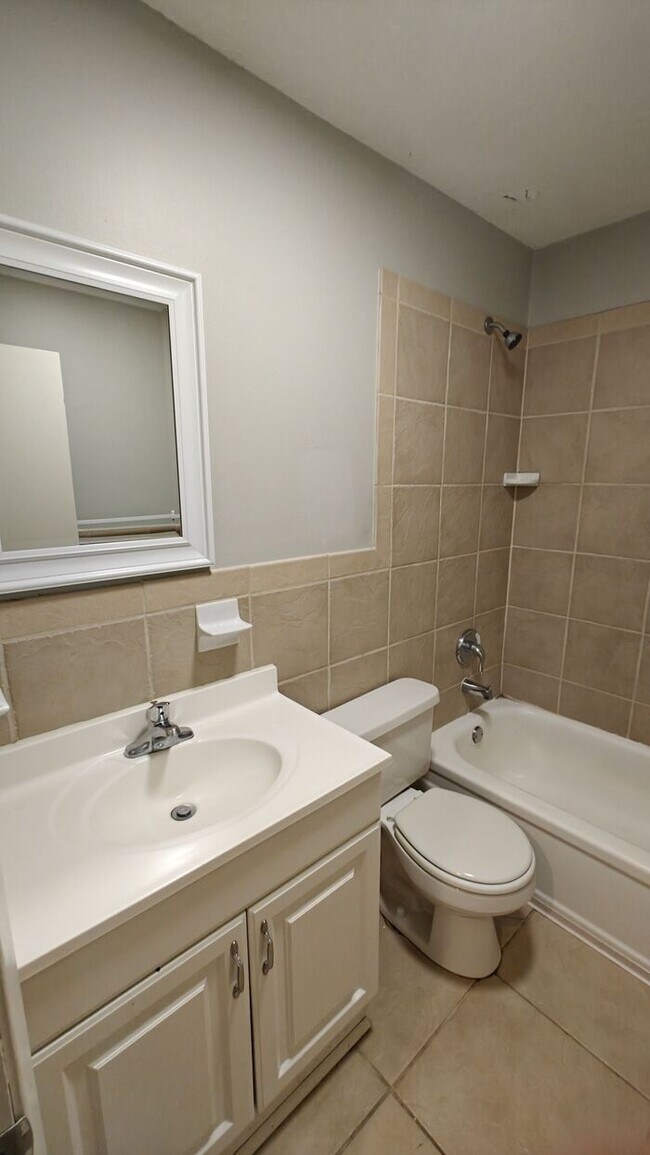 Building Photo - 226 NW 62nd Terrace
