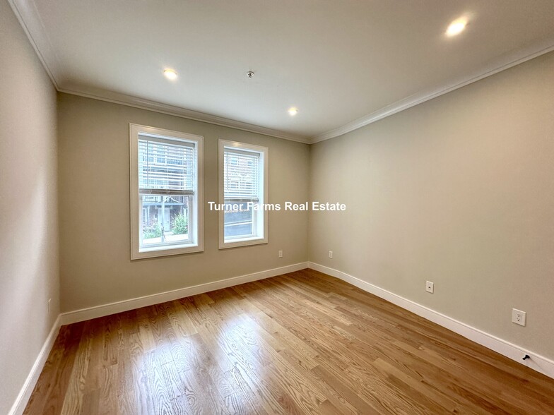 Building Photo - 162 Allston St