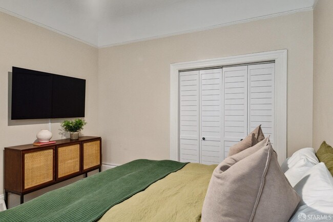 Building Photo - 2856 Sacramento St