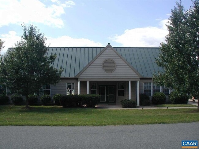 Building Photo - 136 Goldenrod Ct