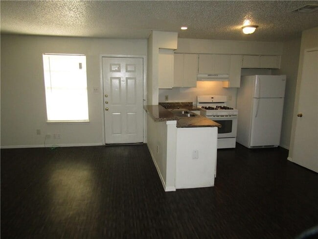 Building Photo - 4910 Pepper Ln