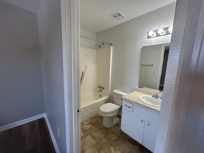 Building Photo - 940 Glenn Unit 503
