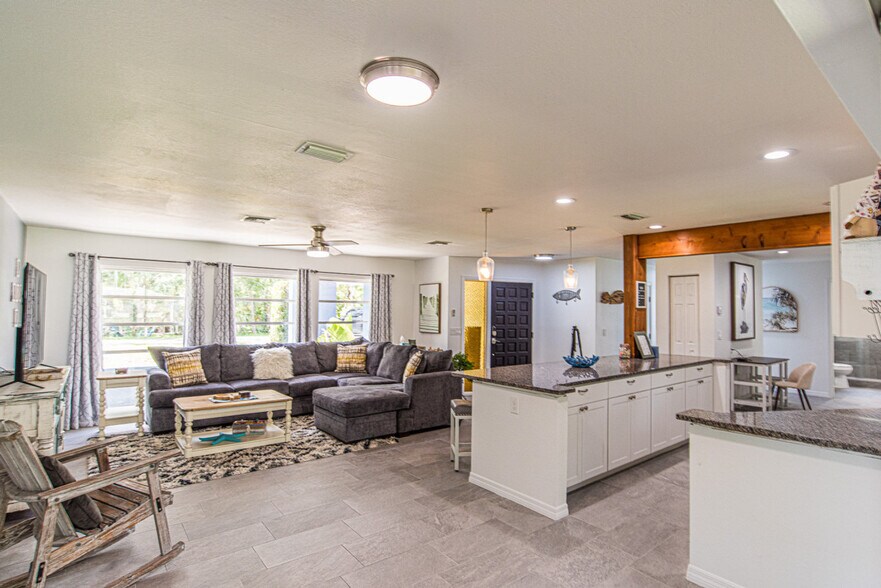 Building Photo - 3713 N Suwanee Pt