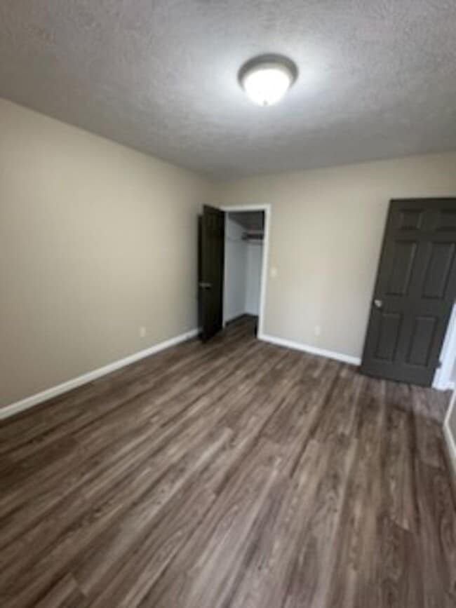 Building Photo - Two bedroom apartment