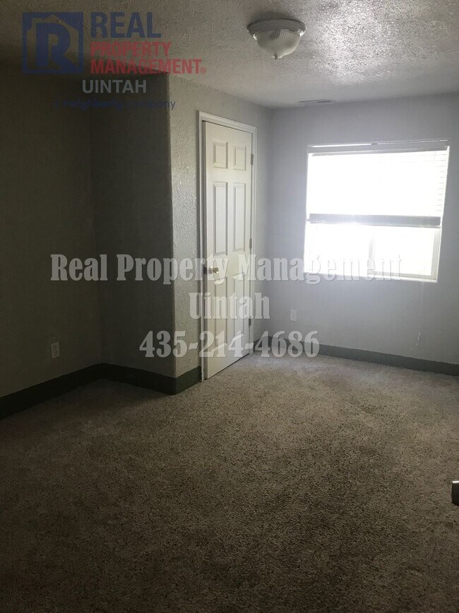 Building Photo - 1620 S Vernal Ave