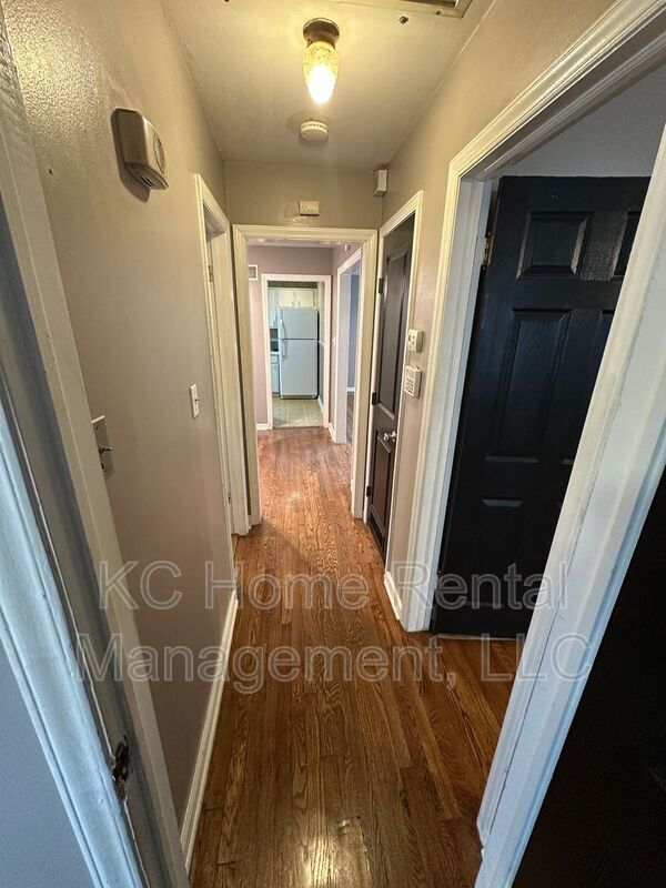 Building Photo - 619 W 85th St