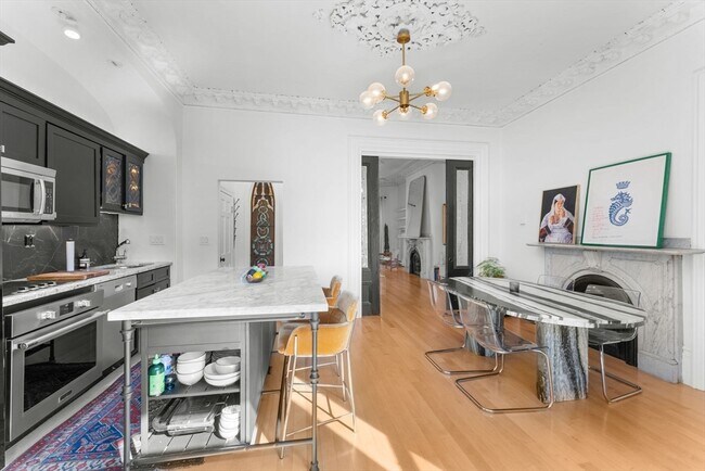 Building Photo - 18 Concord Square