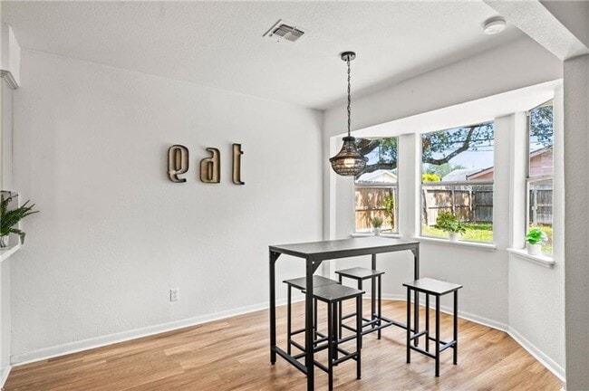 Building Photo - 4 Bedroom