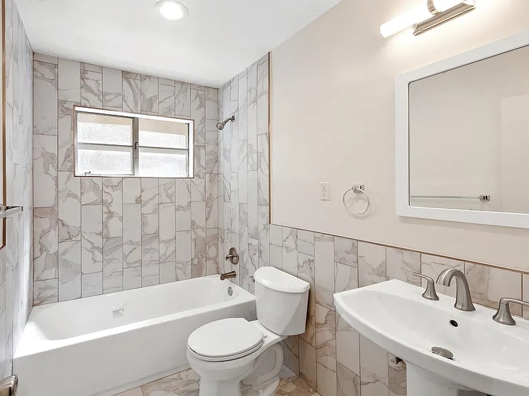 Building Photo - 1023 Hayworth Ave