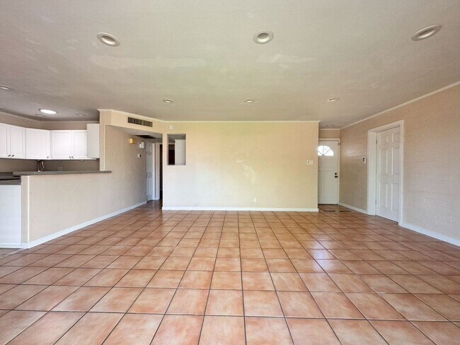 Building Photo - South Scottsdale huge corner lot 3 bedroom...