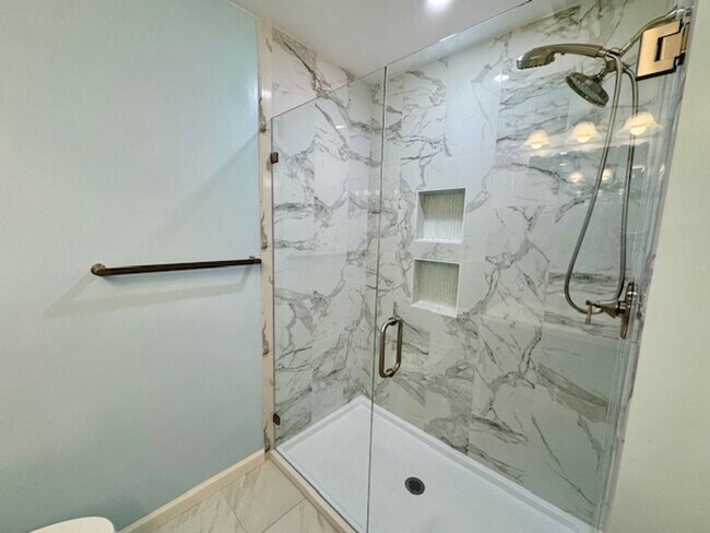 Building Photo - Wonderful 2 story condo in Ashford Ct-Deta...