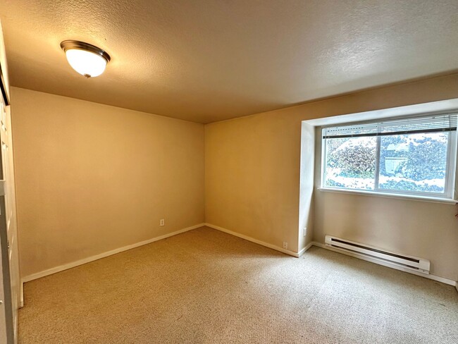 Building Photo - Bellevue Condo: 2BR/2BA Condo with Olympic...