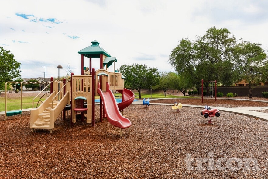 Building Photo - 30962 W Cheery Lynn Rd