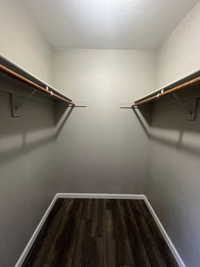 Building Photo - 4818 Suncrest Way