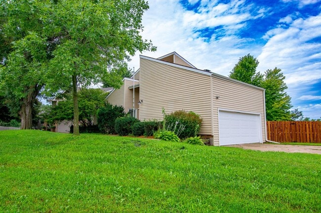 Building Photo - 722 S 153rd Cir