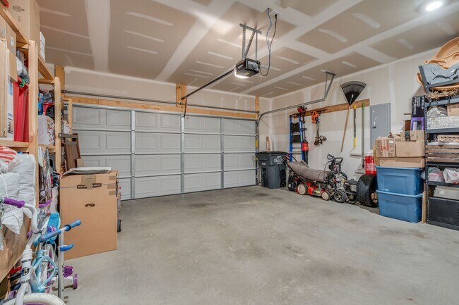 Building Photo - 4 bed/2.5 bath in Kingsport, TN