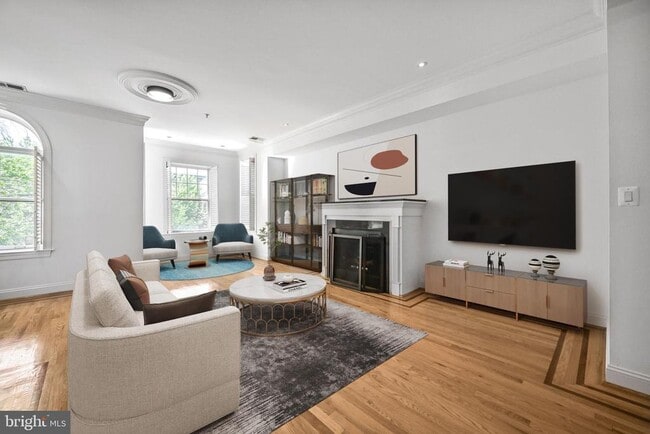 Primary Photo - 1319 Euclid St NW