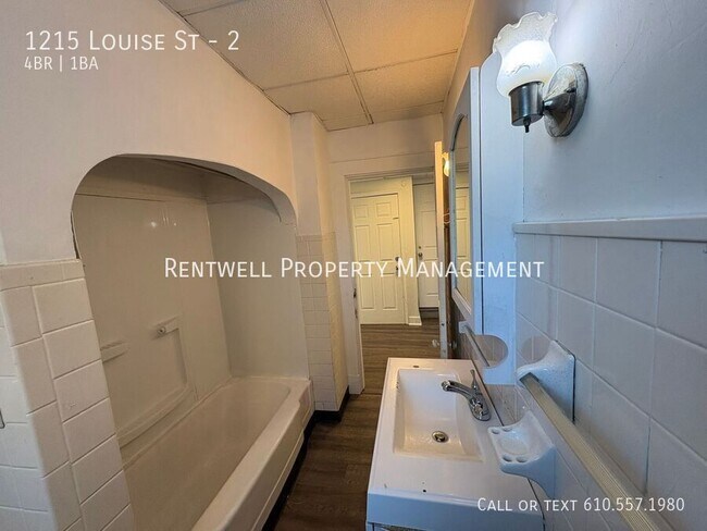 Building Photo - 1215 Louise St