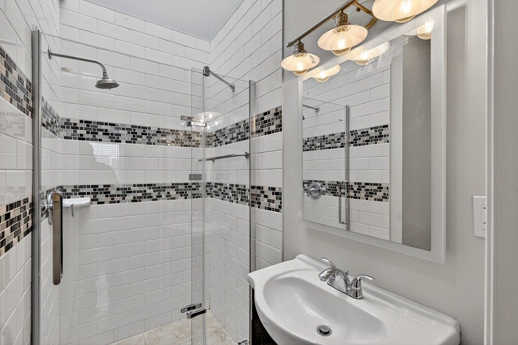 Building Photo - 5619 1st Pl NW