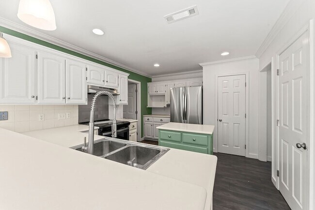Building Photo - 47 Stonehenge Dr
