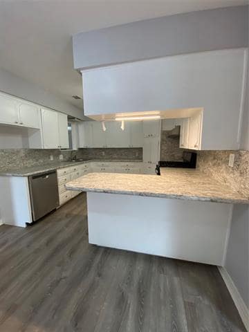 Building Photo - 3803 Poinsettia Dr