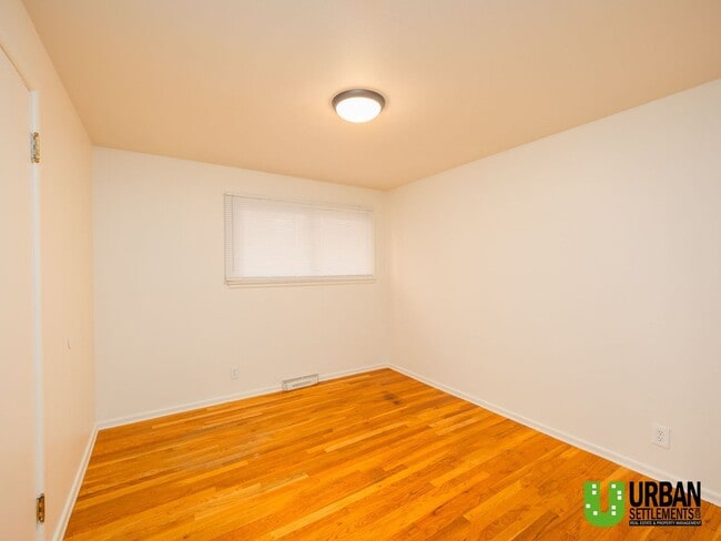 Building Photo - For Rent – Spacious 5 Bedroom Home in Spokane Valley