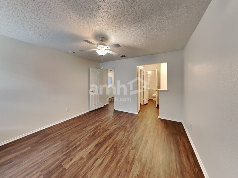 Building Photo - 2863 Deer Ridge Dr