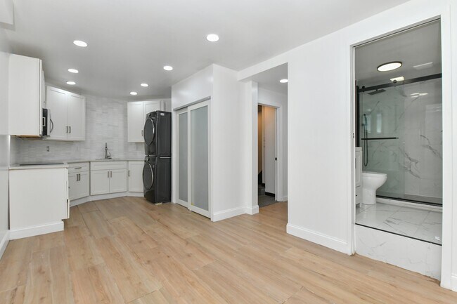 Building Photo - 1137 50th St