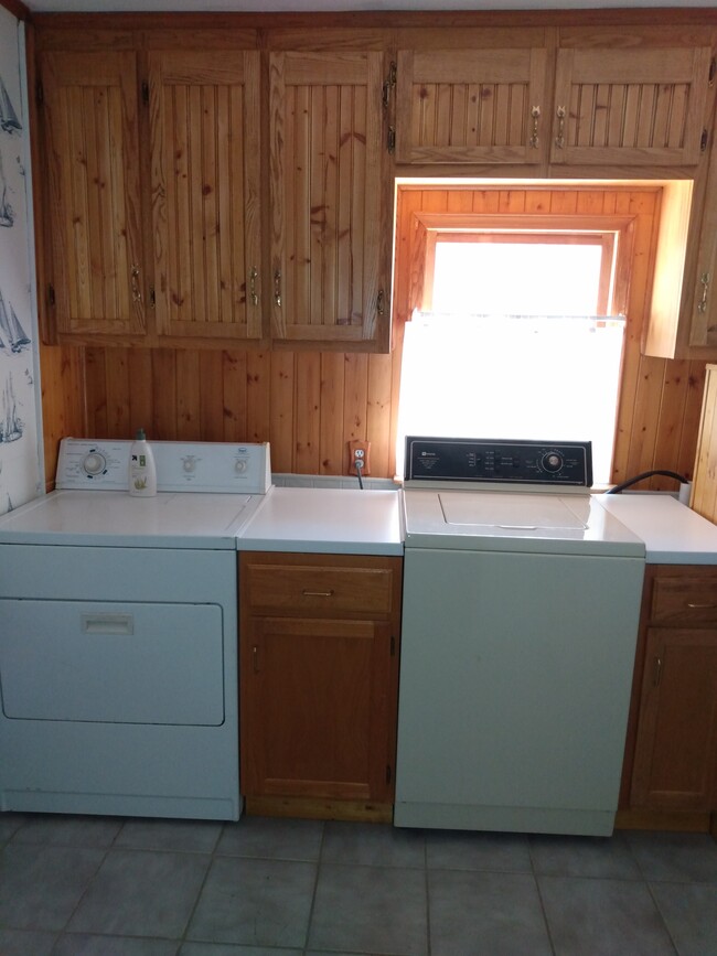 Laundry area - 816 NE 27th Ave