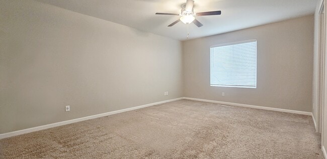 Building Photo - 640 Vickie Ln N