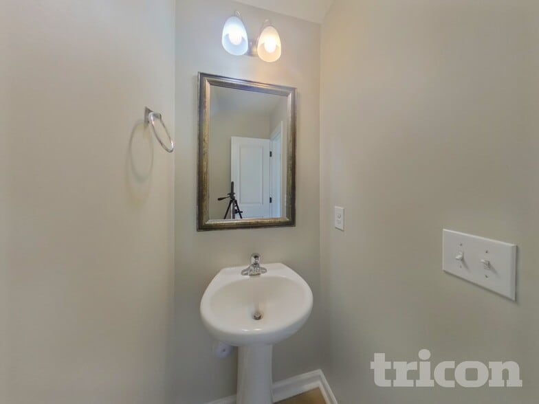 Building Photo - 271 Millen Dr