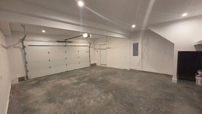 Building Photo - 25 Bouton St