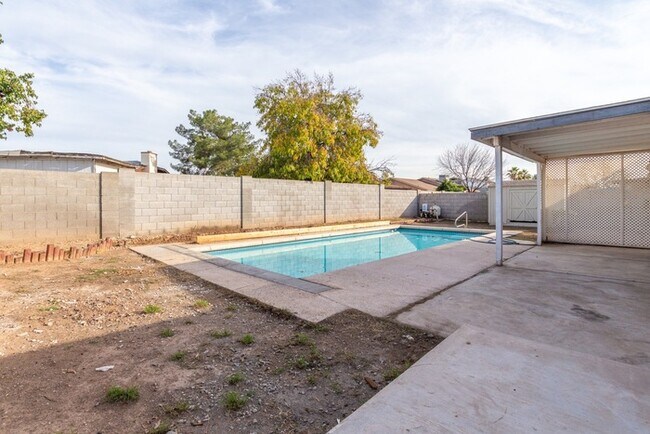 Building Photo - $500 Move-In Credit (ends 9/30) | Newly Remodeled 3BR w/ Pool