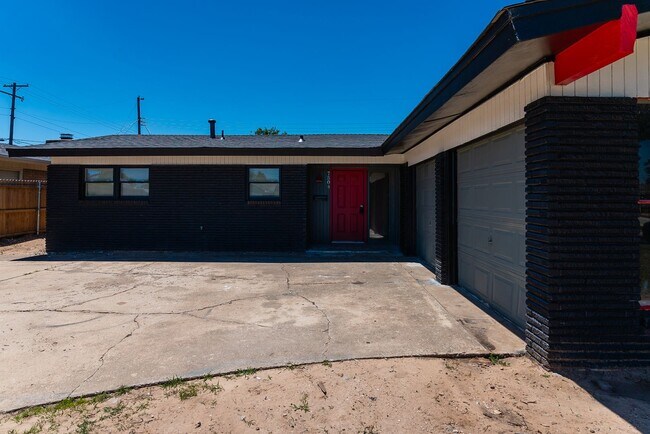 Building Photo - Fully Renovated 3-Bedroom Home in Bethany ...