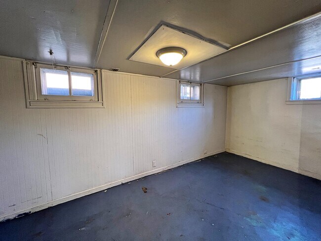 Building Photo - 3165 W 36th Ave