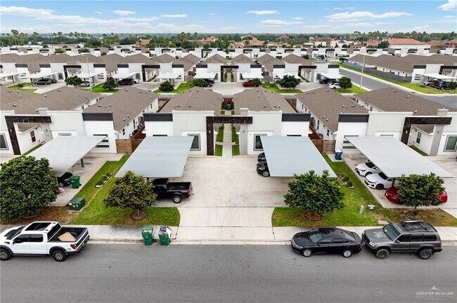 Building Photo - 907 W Carmel Ave