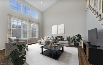 Building Photo - 15 Colts Ln